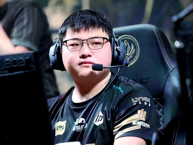 切尔西不断突破！，Uzi连续十二场比赛得分超过重返赛场比赛高潮迭起的简单介绍