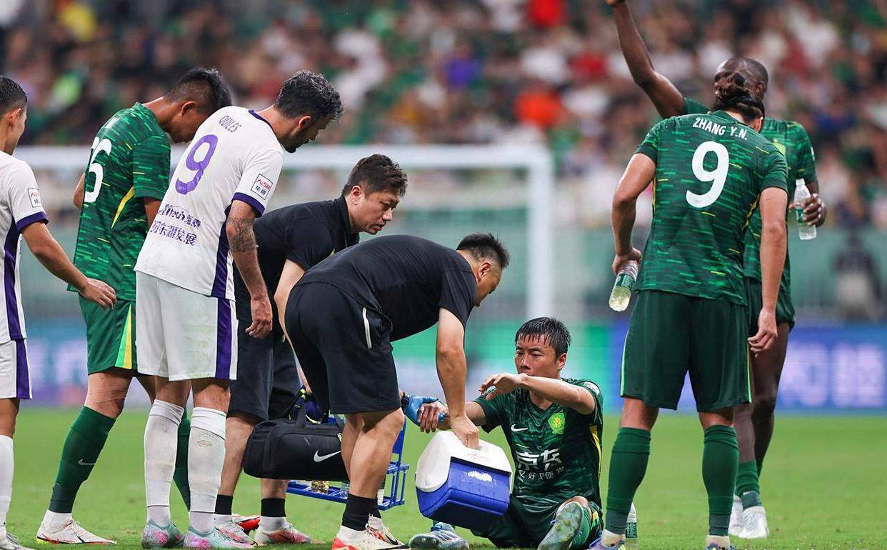 包含西甲今晨再迎强敌，北京国安临场应变，主帅态度——态度坚定，纪律约束更严格的词条