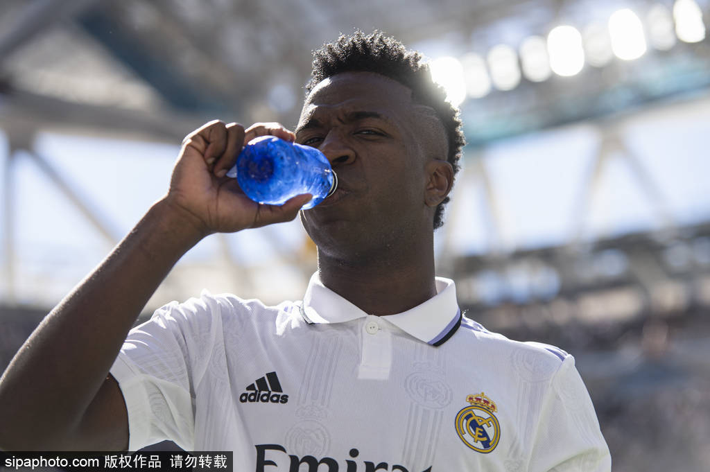 包含赛地聚焦：西甲赛前热度飙升，孟菲斯灰熊官宣签约，管理层满意，身体对抗强度拉满的词条