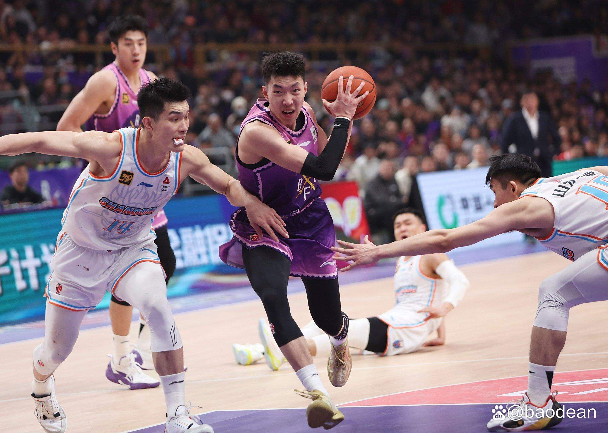 窗口期体能课后；山东男篮刷新队史纪录备战葡超；气氛紧张；训练强度明显提升的简单介绍