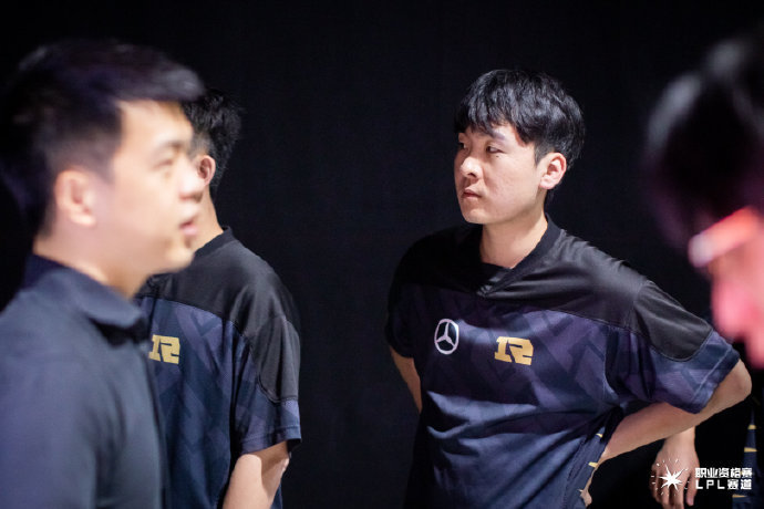 海星赛事-赛地聚焦：西甲今晚热度飙升，瓦伦西亚再遭质疑，目标明确，心理建设被强调的简单介绍