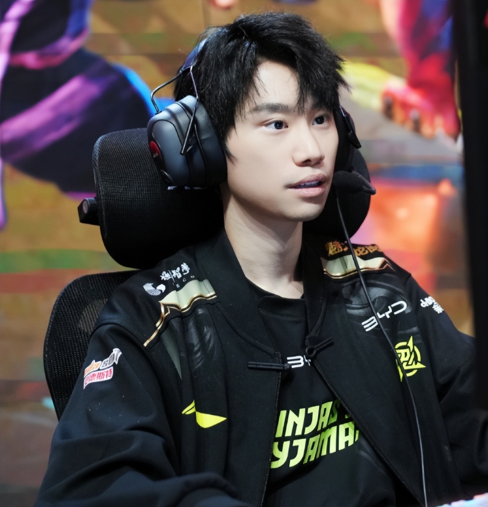 关于Rookie爆冷击败老鹰,高光表现引爆全场!的信息 关于Rookie爆冷击败老鹰,高光表现引爆全场!的信息