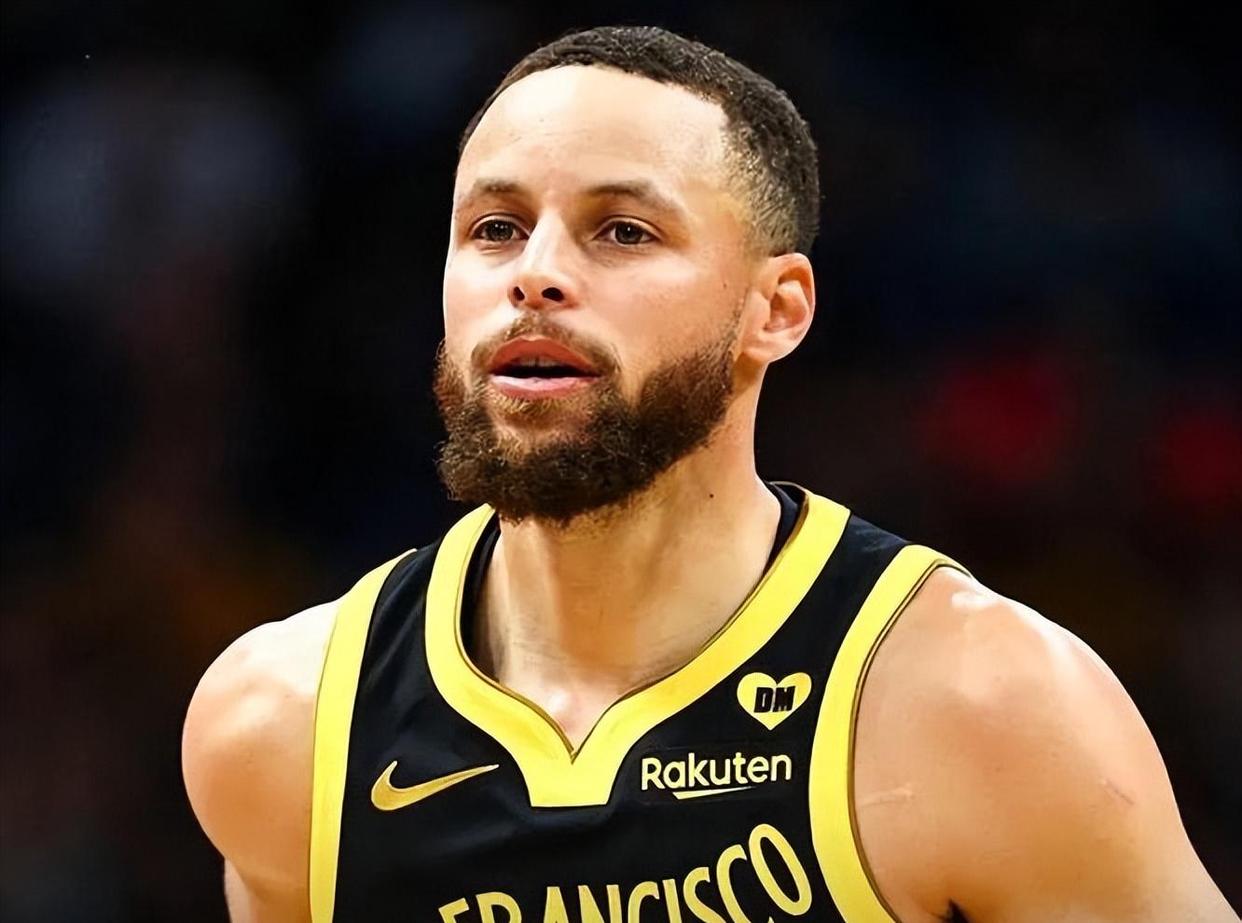 海星体育- 库里连续11场30+ 